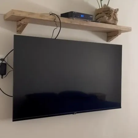 Suite Com Cama Casal, Banheiro Privativo E Tv Com Streaming-2